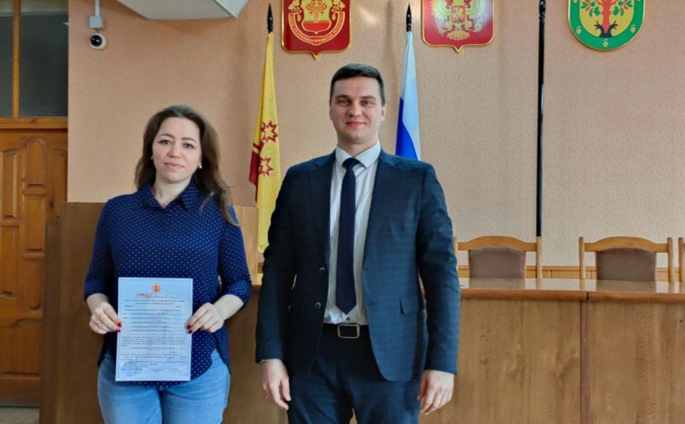 В Цивильском МО вручили жилищные сертификаты молодым семьям