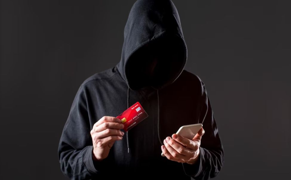 В Новочебоксарске банковский работник сберёг пенсионеру 700 тыс рублей