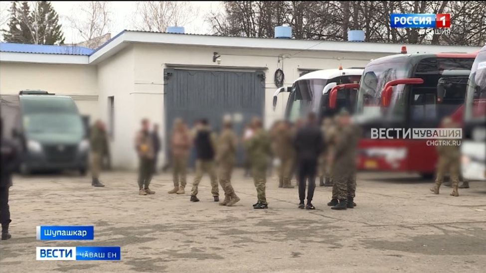 Темиҫе кунлӑха отпуска килнӗ салтаксене ятарлӑ ҫар операцине ӑсатрӗҫ