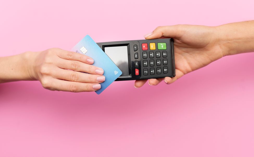 За 2022 год в Чувашии объем операций по картам вырос до 330 млрд рублей