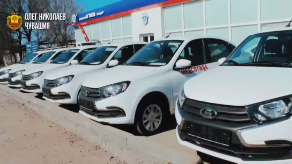 В Чувашии районные больницы получили 28 новых автомобилей 