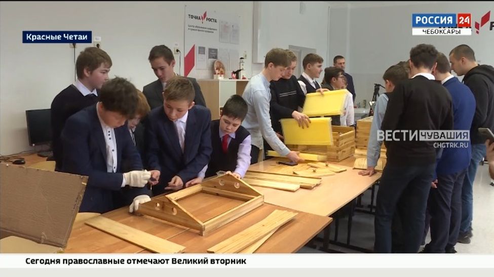 Школьники Чувашии строят умные ульи