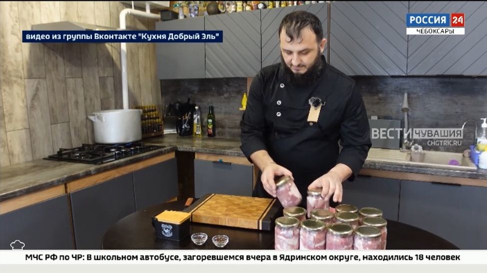 Повар из Чувашии варит тушенку для бойцов СВО