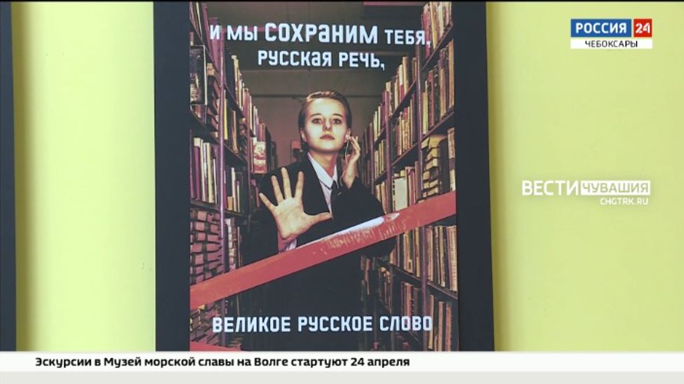 В Центральной городской библиотеке имени Маяковского проходит выставка плакатов «Лик поэзии»