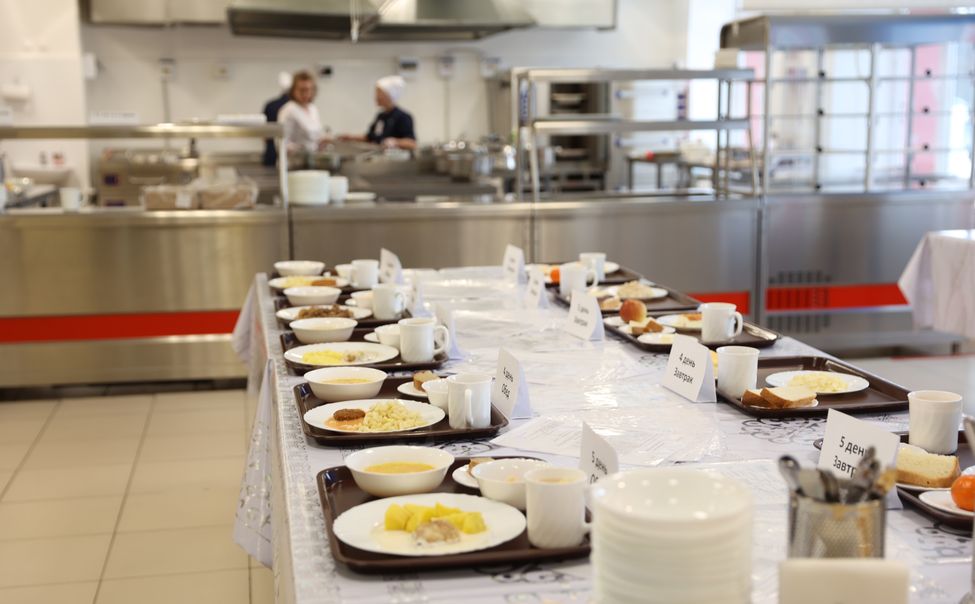 В трех детсадах Яльчикского округа детям занижали порции еды