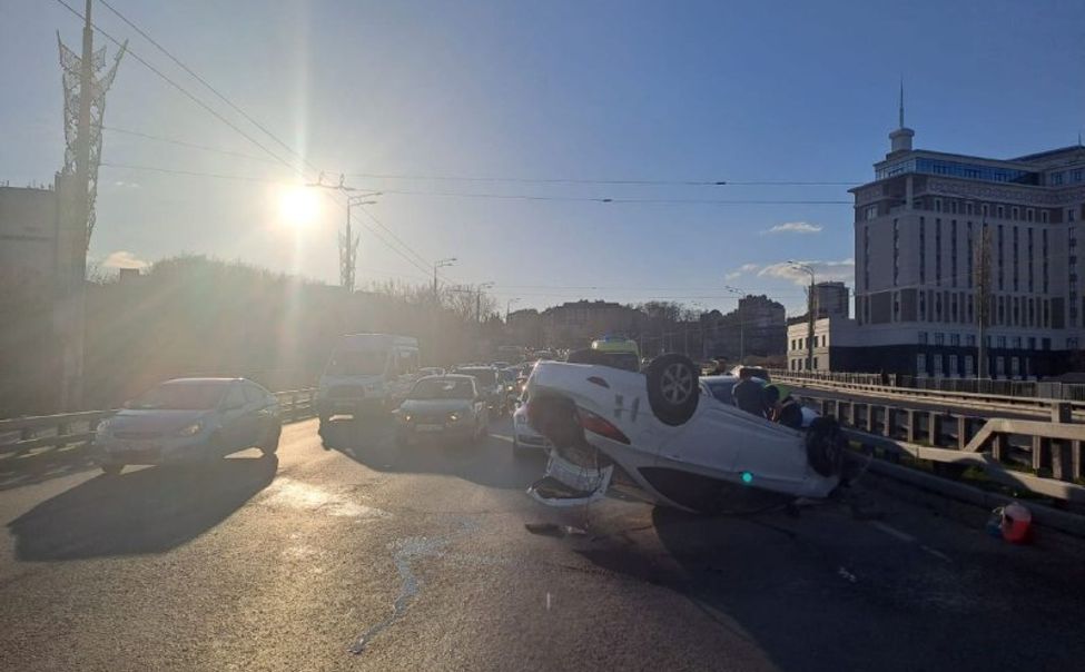 На Московском мосту в Чебоксарах произошло ДТП с участием 5 автомобилей