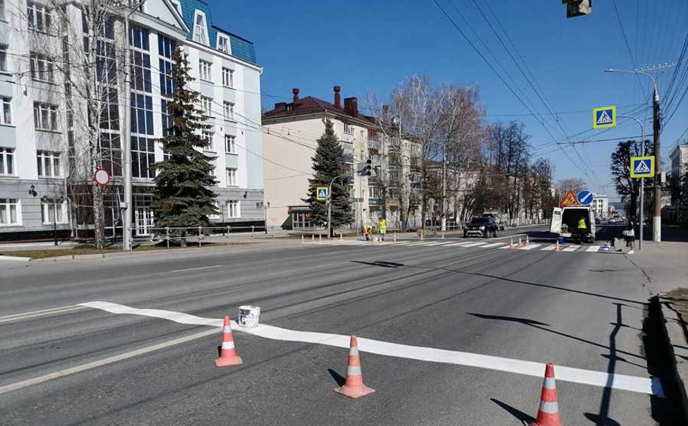 В Чебоксарах продолжают наносить дорожные разметки