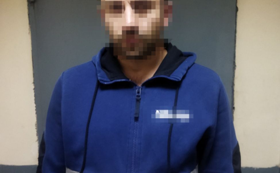 В Чебоксарах воры-гастролеры украли одежду из спортивного магазина