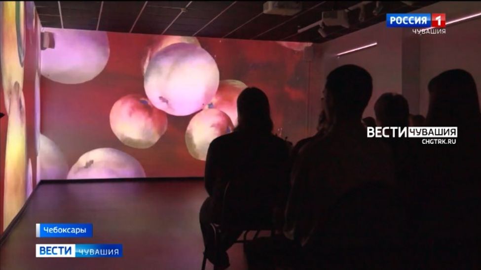 Впервые в Чувашии на двух огромных экранах ожили шедевры из коллекции Русского музея