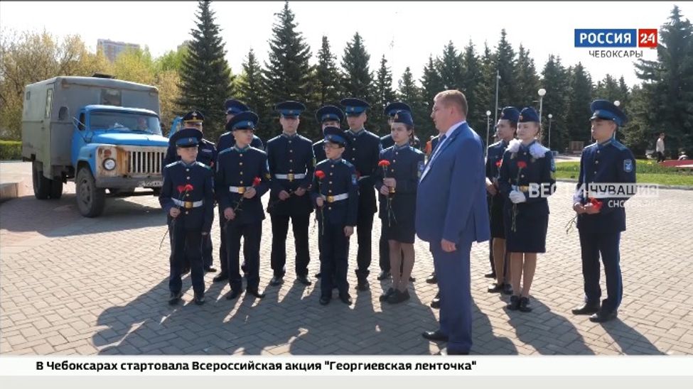 Владимир Степанов провел экскурсию для молодежи в рамках акции «Прогулка со Знанием»