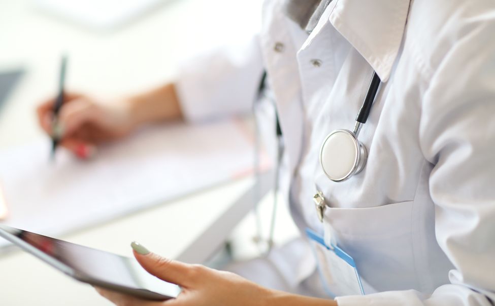 В Чувашии за неделю 28 человек обратились в больницы с присосавшимися клещами