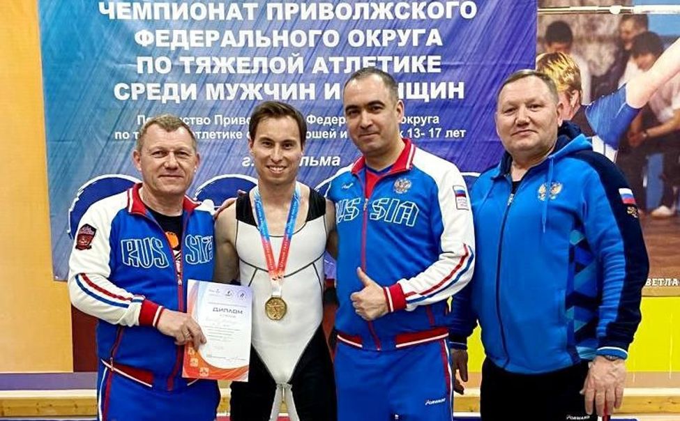 Тяжелоатлеты Чувашии выиграли 10 медалей на чемпионате и первенстве Поволжья