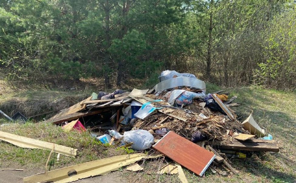 В Комсомольском округе начали убирать несанкционированную свалку после вмешательства прокуратуры
