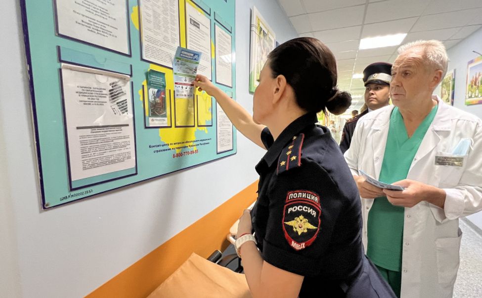 В Чувашии сотрудники Госавтоинспекции навестили в больнице детей, пострадавших в ДТП