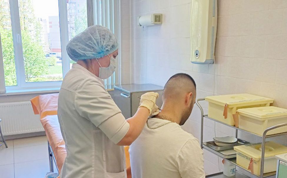 В Чувашии врачи рассказали, что делать при обнаружении клеща на теле