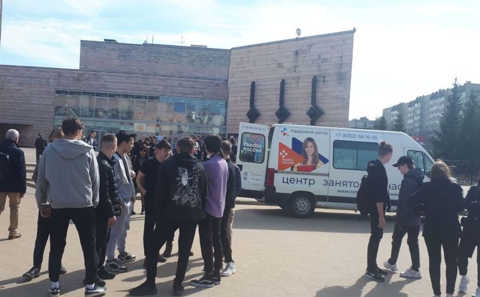 Порядка 250 жителей Чувашии нашли работу с помощью мобильных офисов центра занятости
