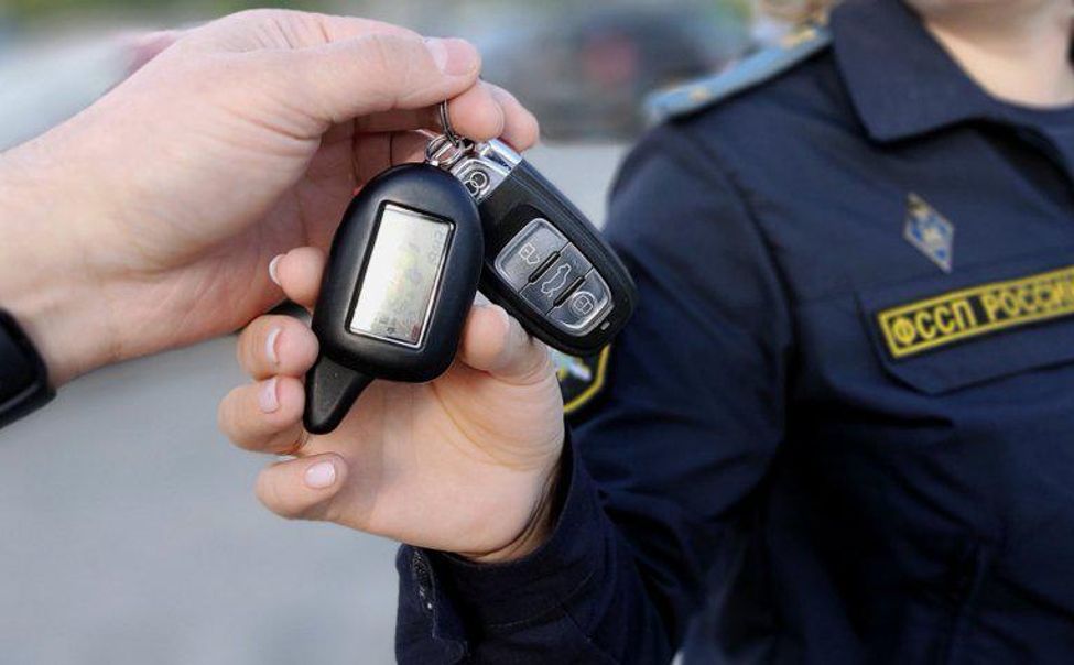 Приставы Чувашии взыскали с автовладельца более 500 штрафов ГИБДД