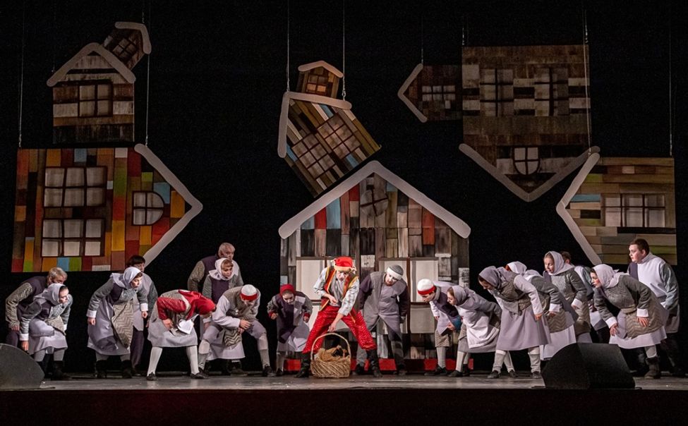 Гости из Новоуральска покажут юным чебоксарцам сказку «Серебряное копытце»