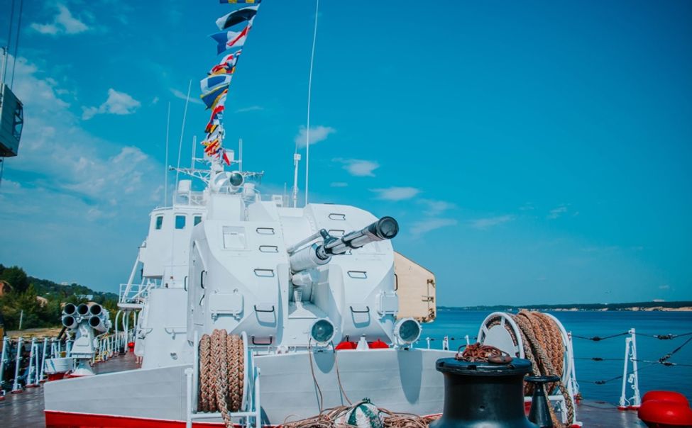 Сторожевой корабль «Чебоксары» ждет на экскурсии в День пограничника