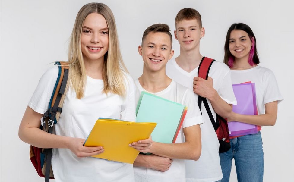 В российские школы вернут серебряные медали и уроки труда