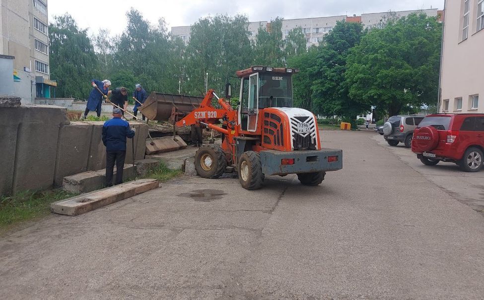 В Новочебоксарске разбирают рухнувшую после ливня подпорную стену