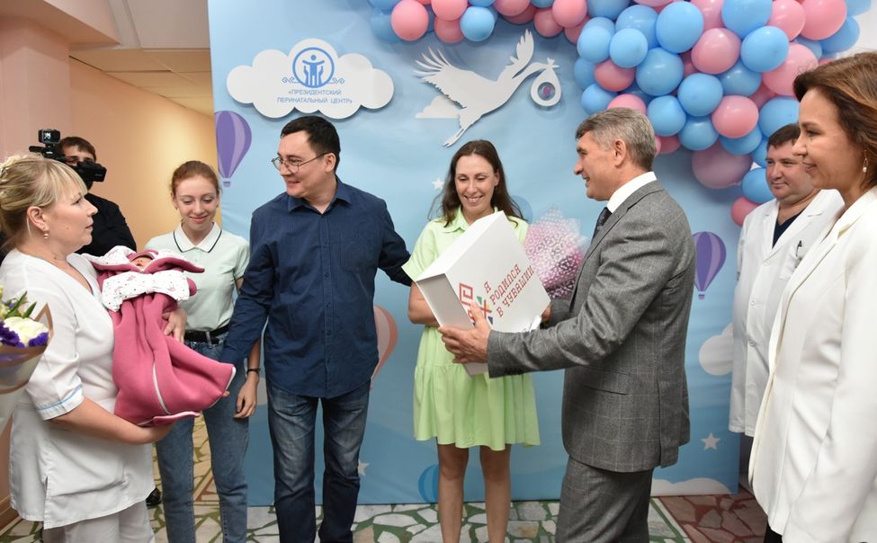 В Чувашии все дети, родившиеся в Год счастливого детства, получат подарки