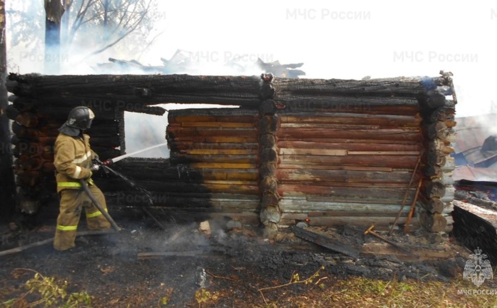 В Чебоксарах загорелся грузовик, перевозивший продукты