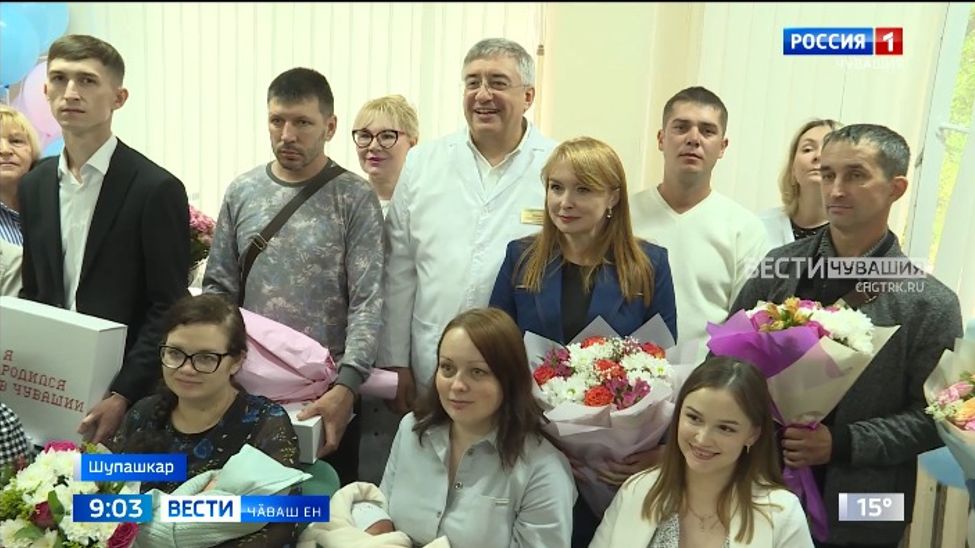 Тин ҫуралнӑ ачасене чӑваш тӗрриллӗ парнесемпе тивӗҫтереҫҫӗ