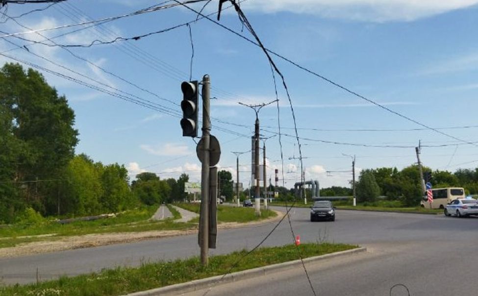 В Новочебоксарске большегрузы оборвали троллейбусные провода