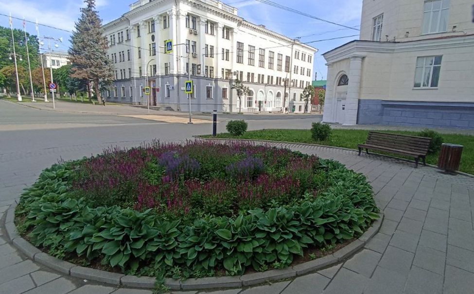 На чебоксарских клумбах появятся перголы, косули, куклы, флагштоки и вазоны