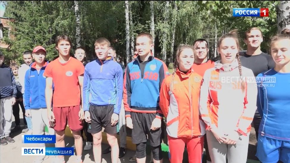 Воспитанники чебоксарской школы самбо «ЭКРА» исполнили гимн страны 