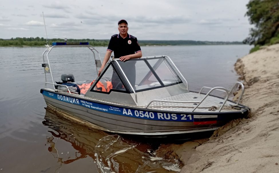В Чувашии полицейский в третий раз спас утопающего на Волге