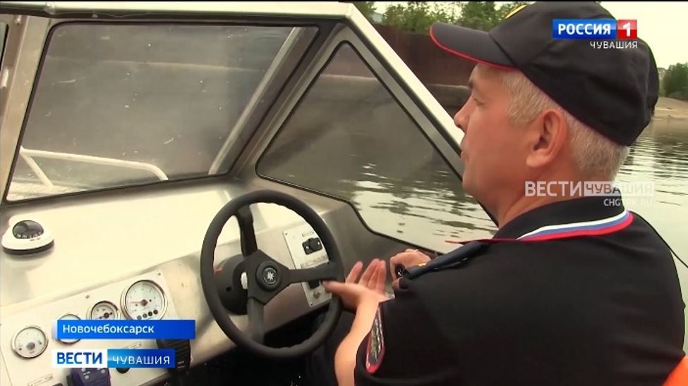 В Чувашии полицейский спас тонущего мужчину