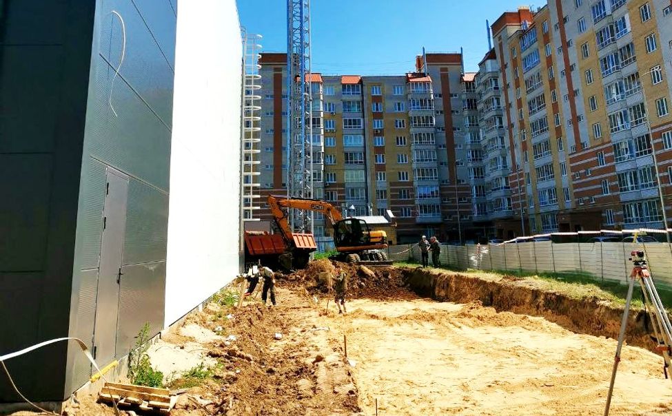 В микрорайоне «Новый город» продолжается строительство крытого катка