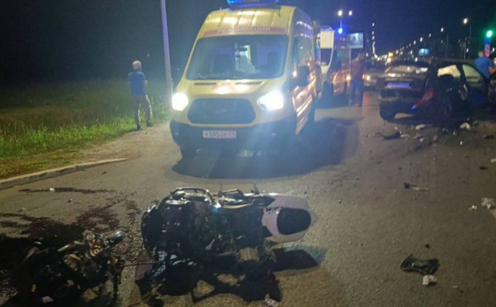 В Новочебоксарске мотоцикл столкнулся с легковушкой