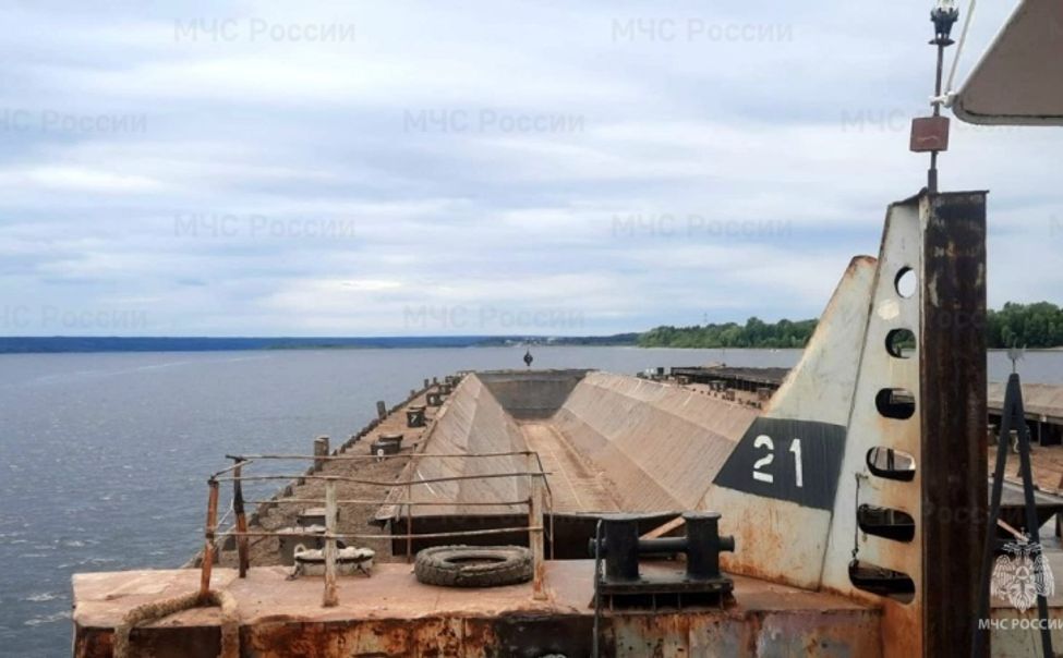 На Волге между Чувашией и Марий Эл баржа столкнулась с лодкой 