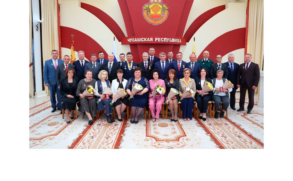 Глава Чувашии вручил госнаграды выдающимся жителям республики