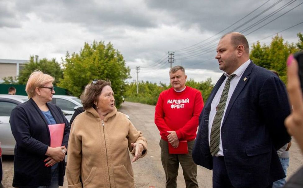 Денис Спирин лично пообщался с горожанами, обратившимся на Прямую линию