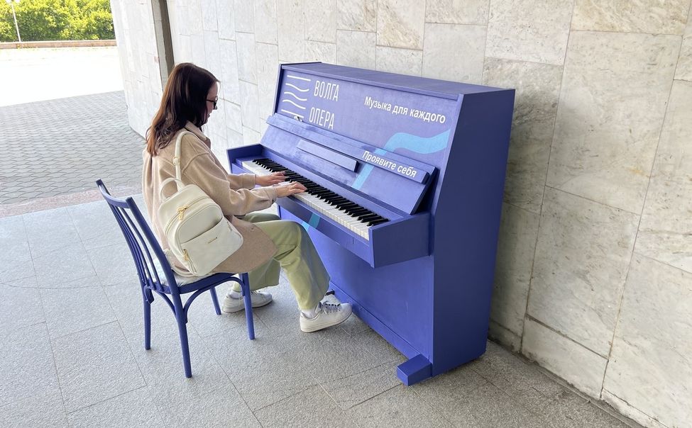 Театр оперы и балета установил первые в Чебоксарах уличные пианино