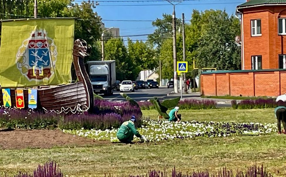 Благодаря обращению горожанки в Чебоксарах благоустраивают транспортное кольцо