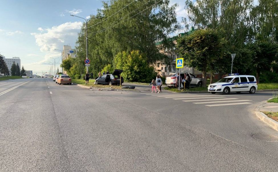 В Чебоксарах при столкновении двух автомобилей пострадали 3 человека