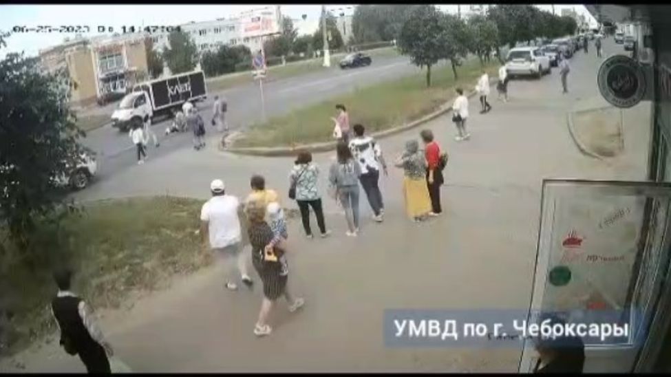 В Чебоксарах привлекли к ответственности «сосисочника», на ходу обронившего девушку с мотоцикла 