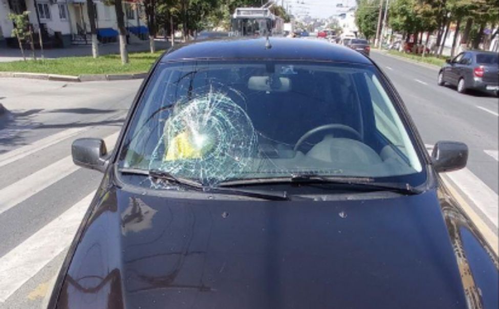 В Чебоксарах на пешеходном переходе сбили 24-летнюю девушку