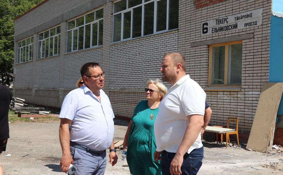 Новочебоксарский сити-менеджер "подстёгивает" ремонт СОШ № 12