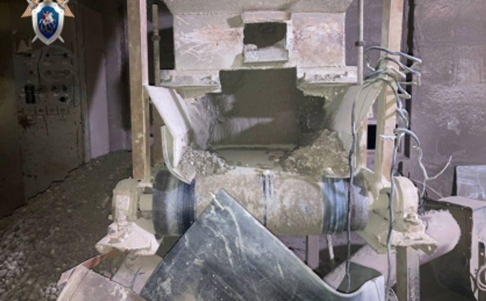 На новочебоксарском предприятии рабочий задохнулся под керамзитовой массой