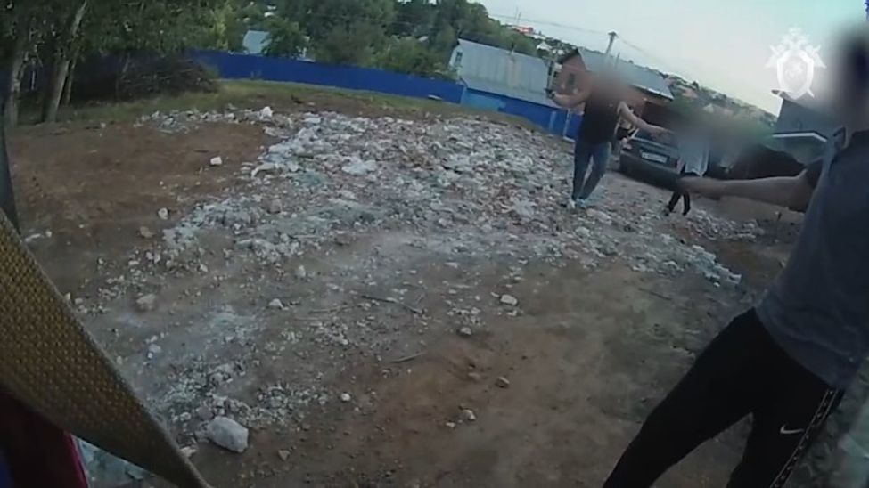 В Чебоксарах задержали мужчину, угрожавшего полицейским сигнальным пистолетом