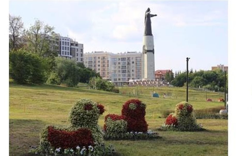 В Чебоксарах высадили десятки тысяч цветов