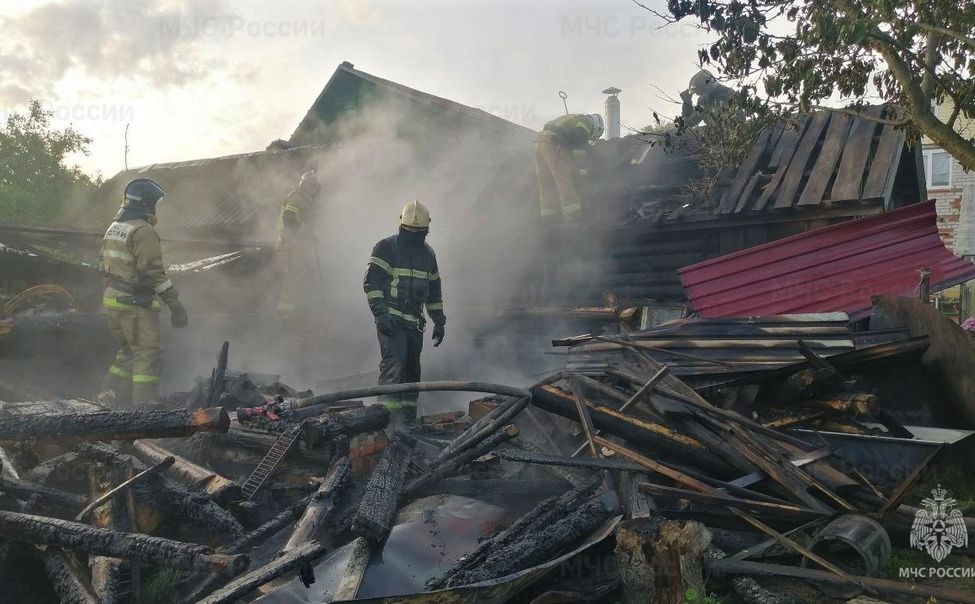 В Чувашии за выходные горели машины, бани, трава и склад