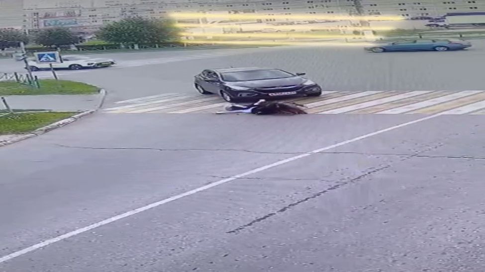 В Новочебоксарске две девочки на электросамокате попали под машину