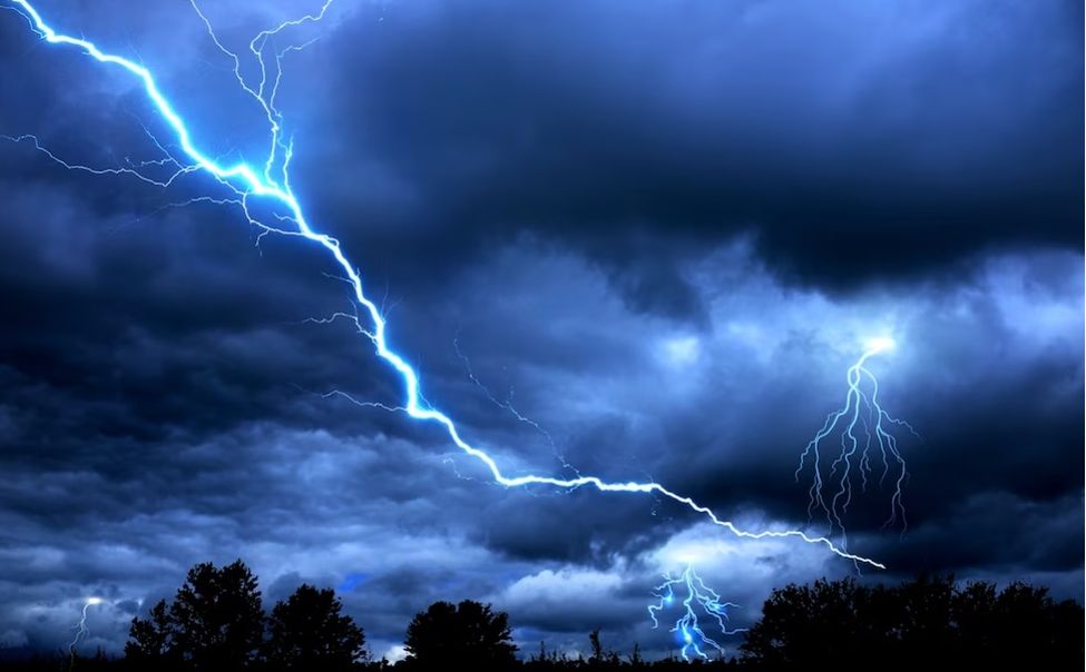 В Чувашии и в воскресенье сохранится опасность гроз и сильного ветра